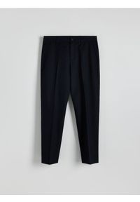 Reserved - Spodnie chino regular fit - granatowy. Kolor: niebieski. Materiał: tkanina, bawełna