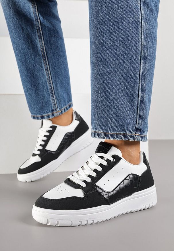 Born2be - Biało-Czarne Sneakersy z Geometrycznym Wzorem i Perforacją Idellie. Okazja: na co dzień. Kolor: biały. Wzór: geometria