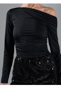 Sinsay - Body z asymetrycznym dekoltem i marszczeniami - czarny. Kolor: czarny #1