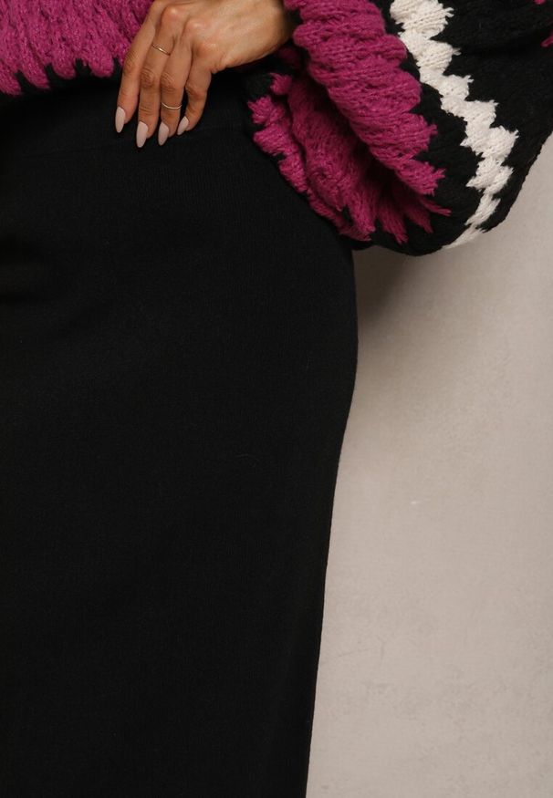 Renee - Czarna Spódnica z Wełną High Waist o Rozkloszowanym Kroju Emirela. Okazja: na spotkanie biznesowe, do pracy. Stan: podwyższony. Kolor: czarny. Materiał: wełna. Styl: wizytowy, biznesowy, elegancki