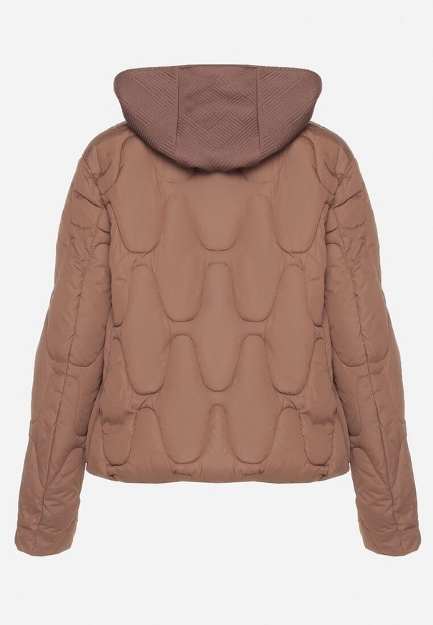 Born2be - Brązowa Pikowana Kurtka z Materiałowym Kapturem i Kieszeniami Ravalynne. Okazja: na co dzień, na spacer. Kolor: brązowy. Materiał: materiał. Styl: casual, sportowy, klasyczny, elegancki
