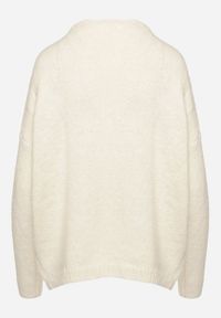 Born2be - Jasnobeżowy Sweter z Wełną Ozdobnymi Kwiatami 3D i Cekinami Yasimi. Okazja: na co dzień. Typ kołnierza: dekolt w kształcie V. Kolor: beżowy. Materiał: wełna. Wzór: kwiaty. Styl: klasyczny, casual, elegancki #7
