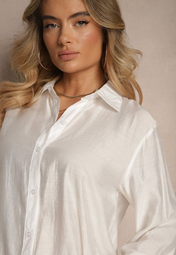 Renee - Biała Klasyczna Koszula z Wiskozy Vilnelis. Okazja: na co dzień. Typ kołnierza: kołnierzyk klasyczny. Kolor: biały. Materiał: wiskoza. Długość rękawa: długi rękaw. Długość: długie. Styl: klasyczny