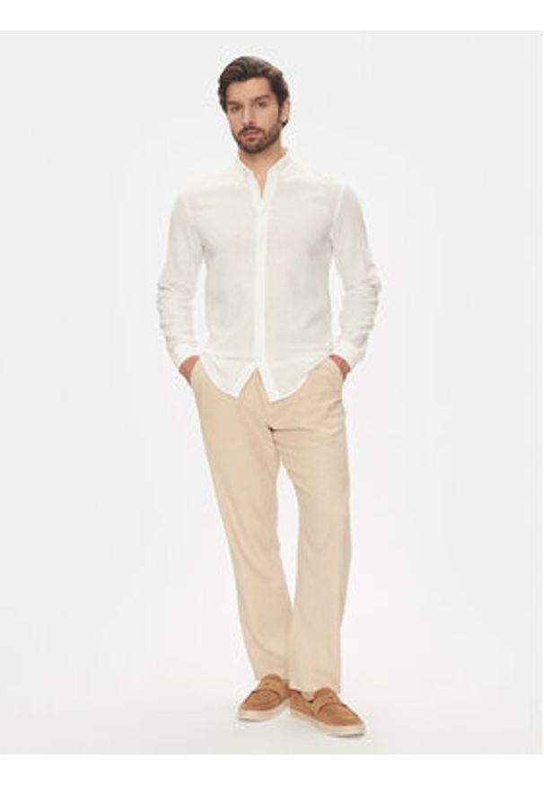 Lindbergh Koszula 30-203344B Biały Relaxed Fit. Kolor: biały. Materiał: bawełna