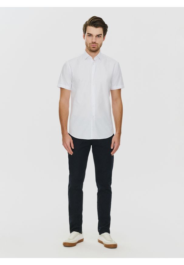 Pako Lorente - PAKO LORENTE – Biała koszula męska z krótkim rękawem. Kolor: biały. Długość rękawa: krótki rękaw. Długość: krótkie. Wzór: gładki