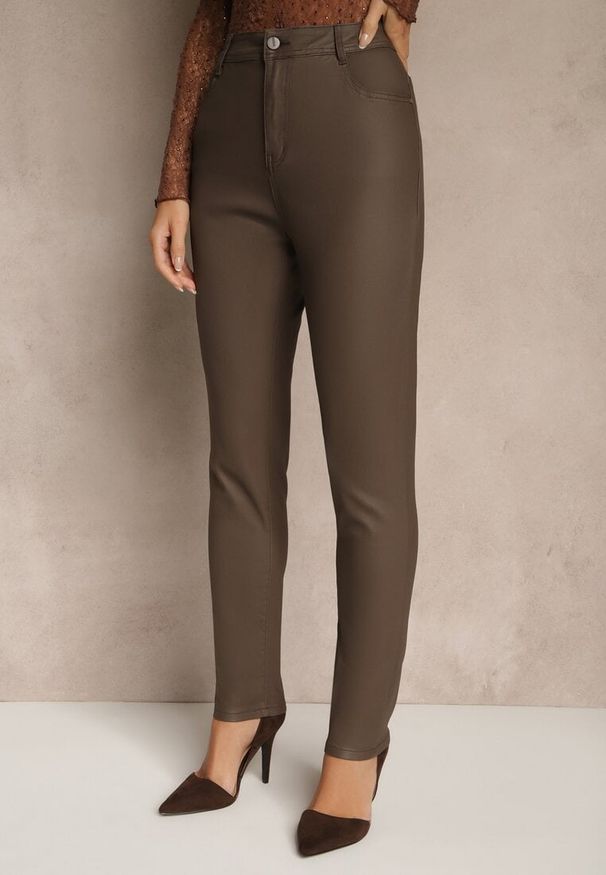 Renee - Brązowe Spodnie Skinny Zangi. Kolekcja: plus size. Kolor: brązowy. Styl: klasyczny