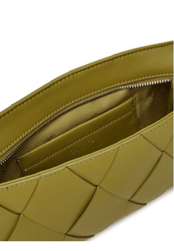 Calvin Klein Torebka Ck Woven Elongated Shoulder Bag K60K612992 Zielony. Kolor: zielony. Materiał: skórzane
