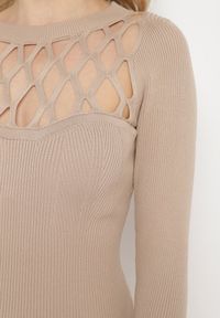 Born2be - Beżowa Prążkowana Sukienka Maxi z Ażurowym Wzorem i Wycięciem Zanelia. Kolor: beżowy. Materiał: prążkowany. Długość rękawa: długi rękaw. Wzór: ażurowy. Typ sukienki: proste. Długość: maxi #5