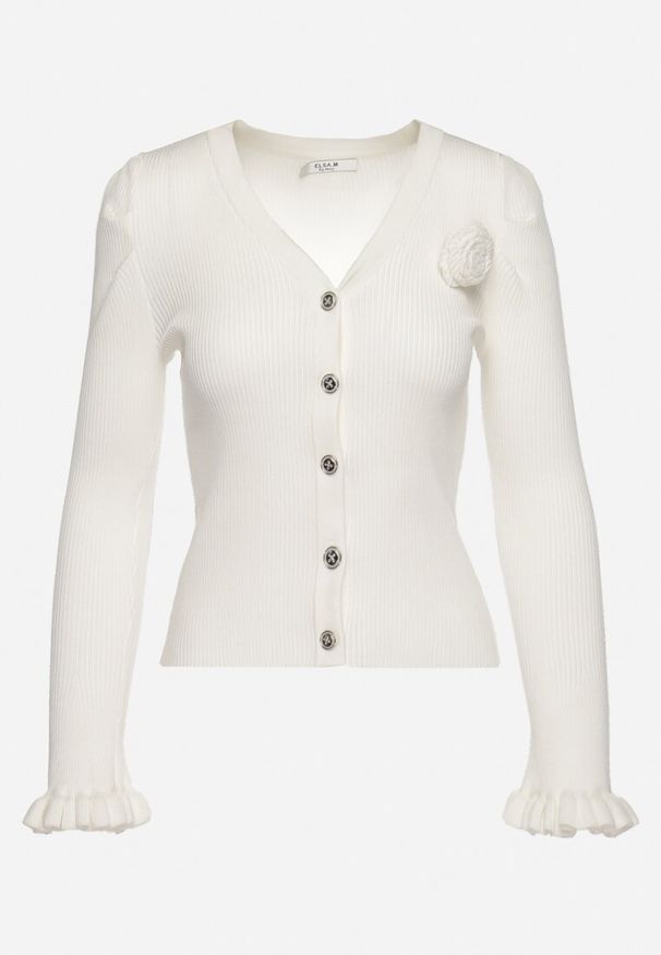 Born2be - Biały Kardigan z Ozdobną Broszką i Falbanami na Rękawach Vellinda. Kolor: biały. Styl: elegancki