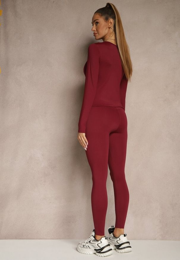 Renee - Bordowy Komplet Sportowy Legginsy i Top Typu Longsleeve Dorotia. Kolor: czerwony. Materiał: skóra