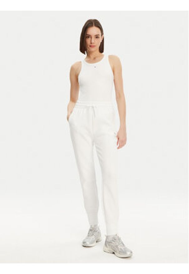 Lacoste Spodnie dresowe XF0343 Biały Regular Fit. Kolor: biały. Materiał: bawełna