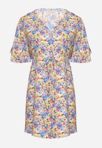 Born2be - Niebieska Sukienka z Wiskozy Ściągana w Talii w Kwiaty Liranette. Okazja: na co dzień. Typ kołnierza: dekolt w serek. Kolor: niebieski. Materiał: wiskoza. Wzór: kwiaty. Styl: klasyczny, casual, elegancki #7