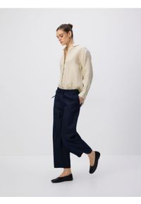 Reserved - Lniane spodnie z wiązaniem - granatowy. Kolor: niebieski. Materiał: len #1
