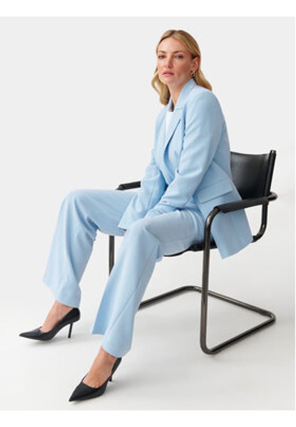 Tatuum Spodnie materiałowe Zariana 2 T2403.146 Błękitny Regular Fit. Kolor: niebieski. Materiał: wiskoza, syntetyk