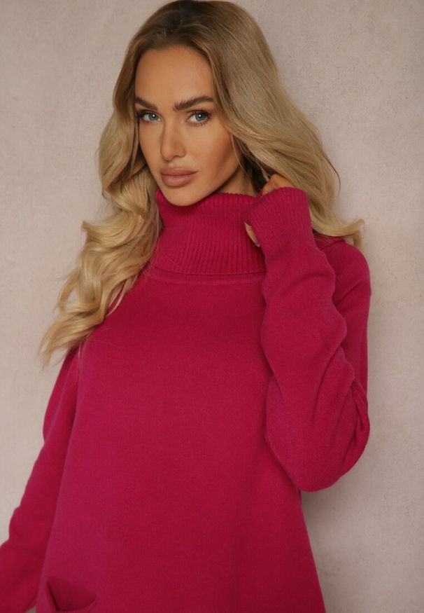Renee - Fuksjowy Casualowy Golf z Domieszką Wiskozy Ozdobiony Małymi Kieszeniami Viasya. Okazja: na co dzień. Typ kołnierza: golf. Kolekcja: plus size. Kolor: różowy. Długość: długie. Wzór: aplikacja. Materiał: wiskoza. Długość rękawa: długi rękaw. Styl: casual