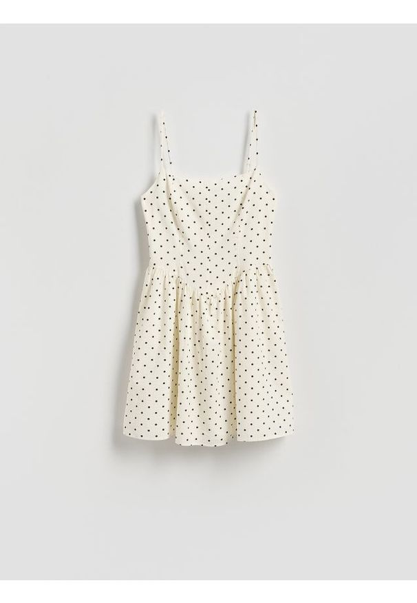 Reserved - Sukienka mini w groszki - biały. Kolor: biały. Materiał: wiskoza, tkanina, bawełna. Wzór: grochy. Styl: klasyczny. Długość: mini