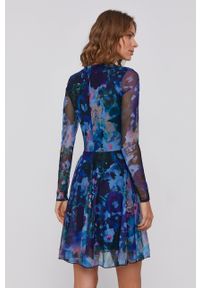 Desigual - Sukienka. Kolor: niebieski. Materiał: tkanina. Długość rękawa: długi rękaw. Typ sukienki: rozkloszowane. Długość: mini #3