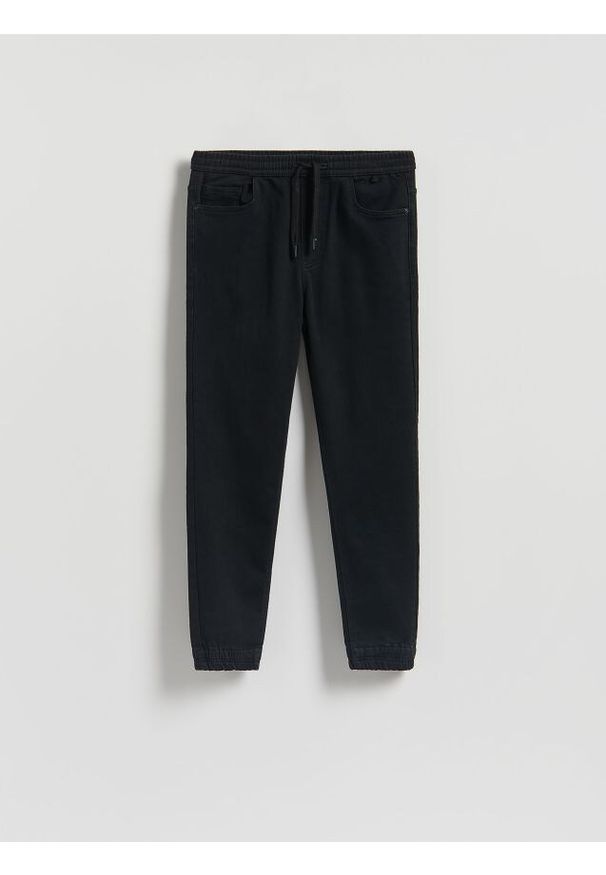 Reserved - Jeansy jogger fit - czarny. Kolor: czarny
