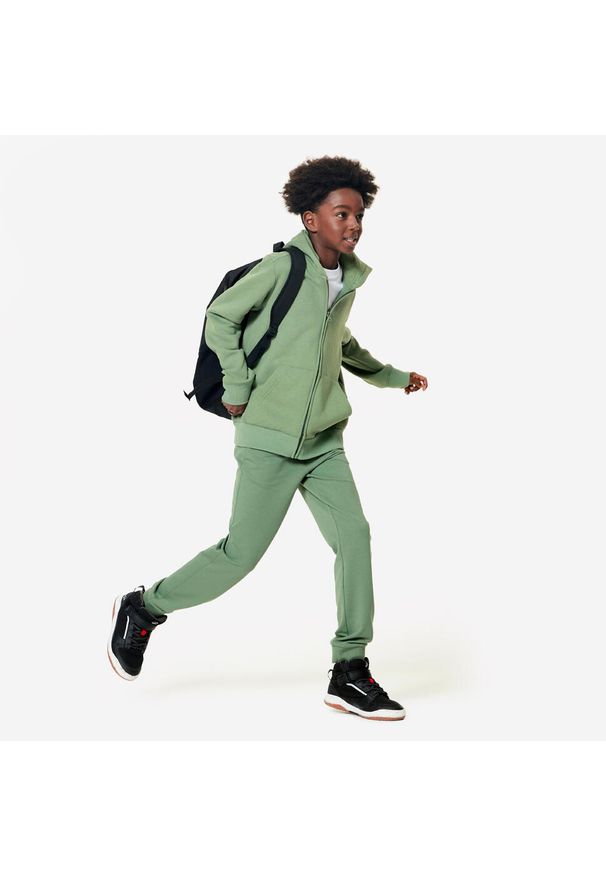 DOMYOS - Spodnie dresowe dla dzieci. Kolekcja: plus size. Kolor: zielony. Materiał: dresówka. Sport: joga i pilates