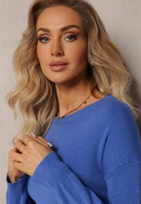 Renee - Niebieski Klasyczny Sweter z Okrągłym Płytkim Dekoltem Seminita. Kolor: niebieski. Sezon: jesień, zima. Styl: klasyczny #3