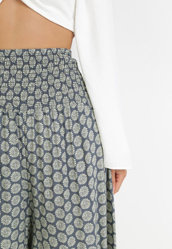 Born2be - Granatowe Szerokie Spodnie Bawełniane o Długości 7/8 Ferni. Kolor: niebieski. Materiał: bawełna