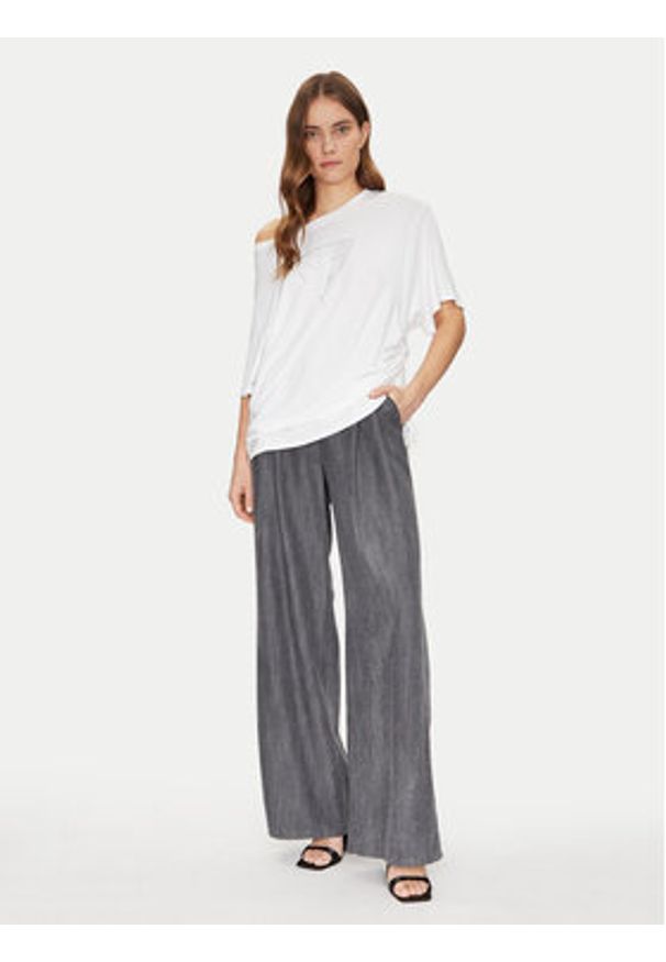 Guess T-Shirt E4GI00 K68D2 Biały Regular Fit. Kolor: biały. Materiał: wiskoza