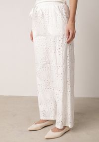Born2be - Białe Bawełniane Spodnie Szerokie Ażurowe w Stylu Boho z Haftem Ellanirae. Okazja: na co dzień. Kolor: biały. Materiał: bawełna. Wzór: ażurowy, haft. Styl: boho #2