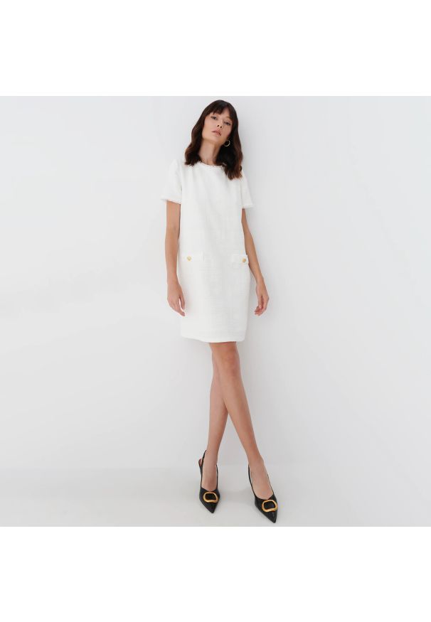 Mohito - Tweedowa sukienka - Biały. Kolor: biały