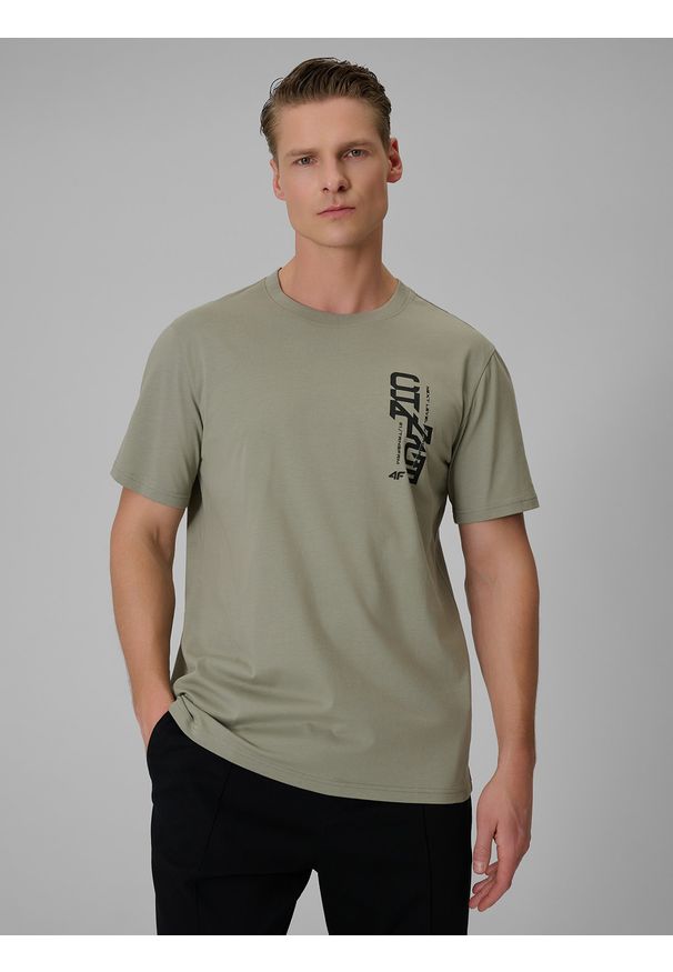 4f - 4F T-shirt regular z nadrukiem męski - khaki XL. Okazja: na spacer, na co dzień. Kolor: wielokolorowy, brązowy, oliwkowy. Materiał: bawełna, dzianina. Wzór: nadruk. Styl: casual
