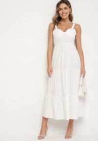 Born2be - Biała Rozkloszowana Sukienka z Wiskozą Ozdobiona Wiązaniem na Ramiączkach Meravessa. Okazja: na spacer. Kolor: biały. Materiał: wiskoza. Długość rękawa: na ramiączkach. Wzór: aplikacja #6