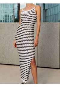 Sinsay - Swetrowa sukienka w paski - wielobarwny. Wzór: paski #1