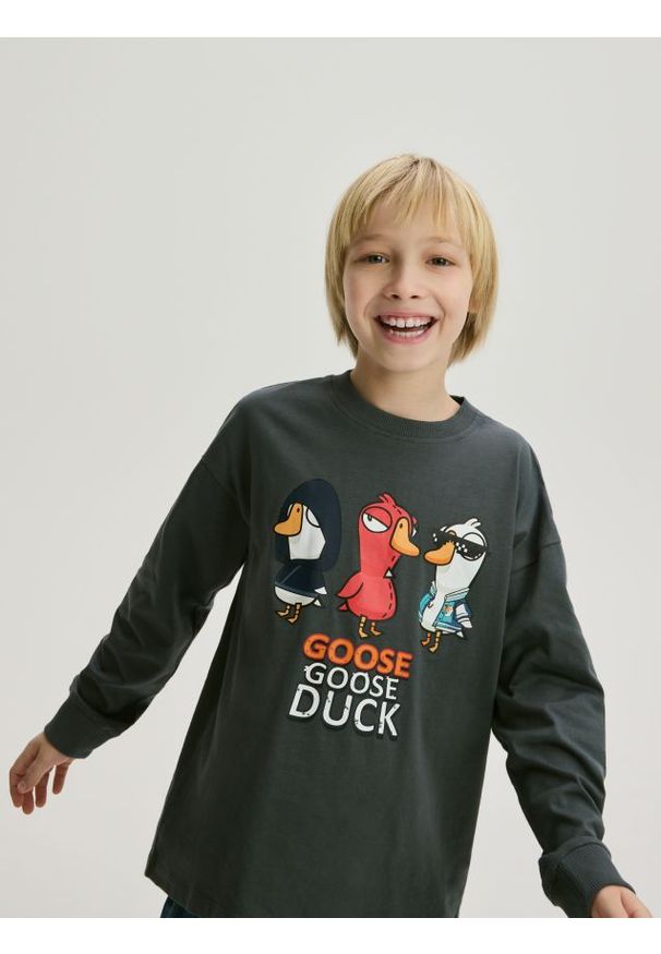 Reserved - Longsleeve Goose Goose Duck - ciemnoszary. Kolor: szary. Materiał: dzianina, bawełna. Długość rękawa: długi rękaw