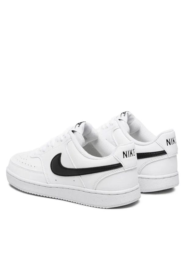 Nike - NIKE COURT VISION LO BE Sneakersy damskie. Okazja: na spacer, na co dzień, na uczelnię, do pracy. Kolor: biały. Materiał: guma, skóra, syntetyk. Szerokość cholewki: normalna. Sezon: lato. Model: Nike Court. Sport: turystyka piesza