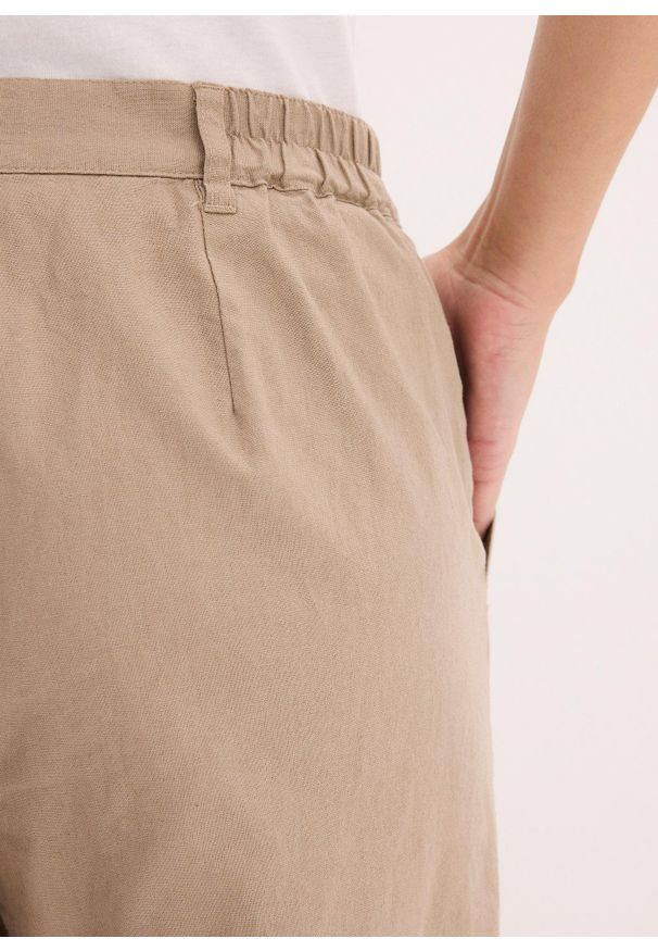 bonprix - Spodnie z mieszanki lnu i bawełny. Kolor: brązowy. Materiał: bawełna, len
