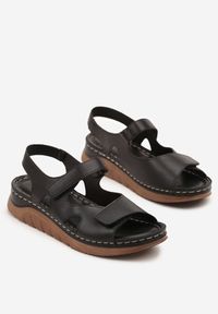 Born2be - Czarne Sandały Vices w Sportowym Stylu z Przeszyciami Firanise. Okazja: na co dzień, na spacer. Zapięcie: rzepy. Kolor: czarny. Styl: sportowy #3