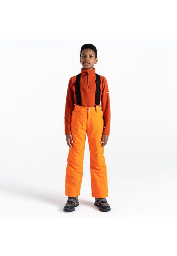 DARE 2B - Spodnie narciarskie dla dzieci Dare2Be Outmove II ARED 20K. Kolor: pomarańczowy. Materiał: poliester. Sezon: zima. Sport: narciarstwo