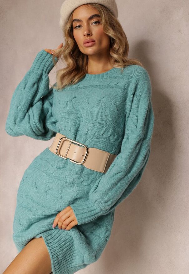 Renee - Ciemnozielony Długi Sweter Oversize z Wypukłym Splotem All Over Somet. Kolor: zielony. Długość: długie. Wzór: ze splotem. Styl: elegancki