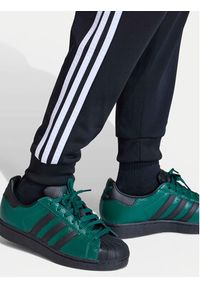 Adidas - adidas Spodnie dresowe adicolor SST KE2862 Czarny Regular Fit. Kolor: czarny. Materiał: syntetyk #4