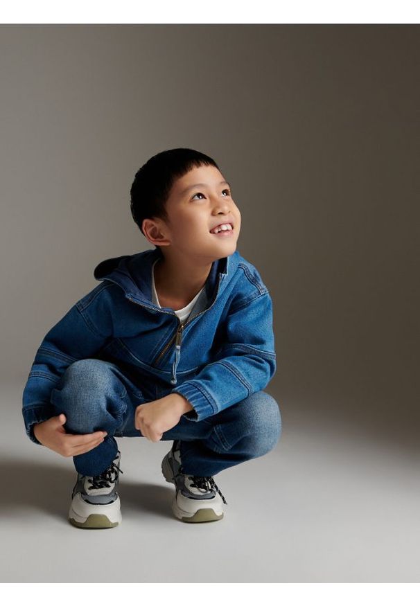 Reserved - Denimowa bluza z kapturem - niebieski. Typ kołnierza: kaptur. Kolor: niebieski. Materiał: bawełna, dzianina