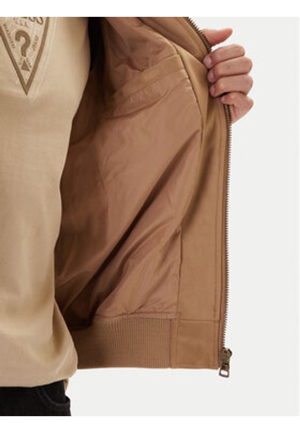 Guess Jeans Kurtka bomber M6RL0J WJ842 Beżowy Regular Fit. Kolor: beżowy. Materiał: syntetyk