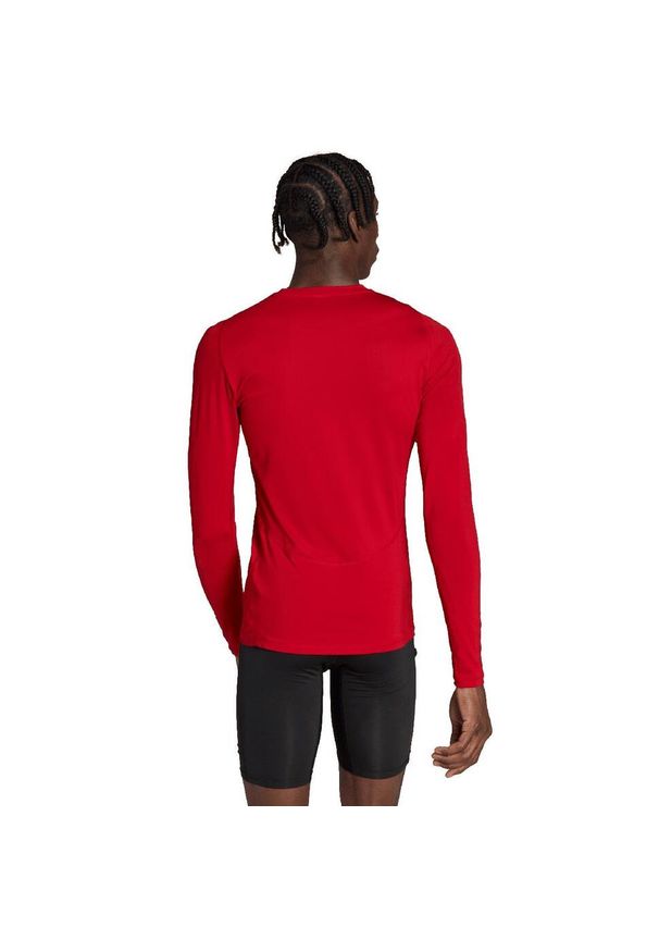Adidas - Koszulka męska adidas Techfit Aeroready Long Sleeve Tee. Kolor: wielokolorowy, czarny, czerwony. Długość rękawa: długi rękaw. Technologia: Techfit (Adidas). Sport: piłka nożna