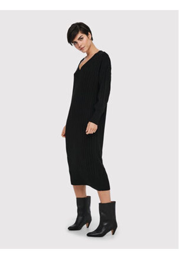 only - ONLY Sukienka dzianinowa New Tessa 15236372 Czarny Regular Fit. Kolor: czarny. Materiał: syntetyk