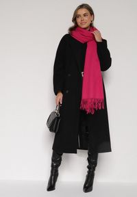 Born2be - Fuksjowy Szalik z Bawełną i Wiskozą Ozdobiony Frędzlami Siadortia. Okazja: na co dzień, na spotkanie biznesowe. Kolor: różowy. Materiał: bawełna, wiskoza. Wzór: aplikacja. Styl: biznesowy, klasyczny, casual, elegancki #3