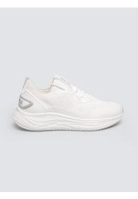 Big-Star - Sneakersy damskie białe TT274040 101. Okazja: na spacer, na co dzień. Nosek buta: okrągły. Zapięcie: bez zapięcia. Kolor: biały. Materiał: materiał, dresówka. Sezon: lato. Sport: turystyka piesza #1