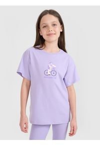 4f - 4F T-shirt regular z nadrukiem dziewczęcy - fioletowy 134 (8-9 lat). Okazja: na co dzień. Kolor: fioletowy. Materiał: dzianina, bawełna, jersey. Długość rękawa: krótki rękaw. Długość: krótkie. Wzór: nadruk. Sezon: lato. Styl: klasyczny, elegancki, sportowy, casual