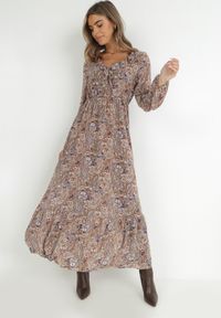 Born2be - Brązowo-Beżowa Sukienka z Falbanką przy Dekolcie w Ornamentalny Wzór isha. Kolor: beżowy. Materiał: tkanina