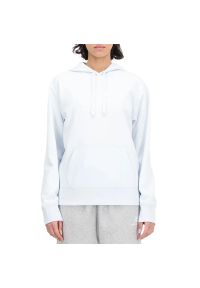 Bluza New Balance WT31533IB - niebieska. Typ kołnierza: kaptur. Kolor: niebieski. Materiał: bawełna, tkanina, poliester. Wzór: aplikacja. Styl: sportowy, klasyczny
