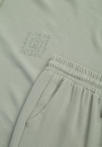 Born2be - Jasnozielony Letni Komplet Bogaty w Wiskozę Bluzka Oversize z Haftem i Spodnie Abis. Kolor: zielony. Materiał: wiskoza. Wzór: haft #8