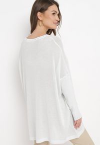 Born2be - Biały Sweter Oversize z Metaliczną Nitką Herfela. Kolor: biały. Sezon: zima #4