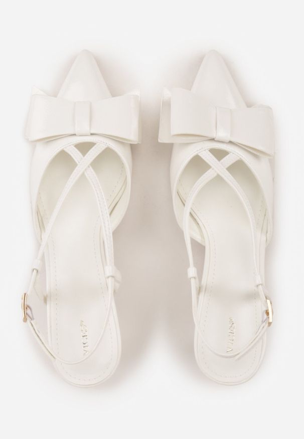 Born2be - Białe Eleganckie Szpilki VICES z Ozdobną Kokardą Adrelena. Okazja: do pracy, na co dzień, na spotkanie biznesowe. Zapięcie: pasek. Kolor: biały. Obcas: na szpilce. Styl: elegancki